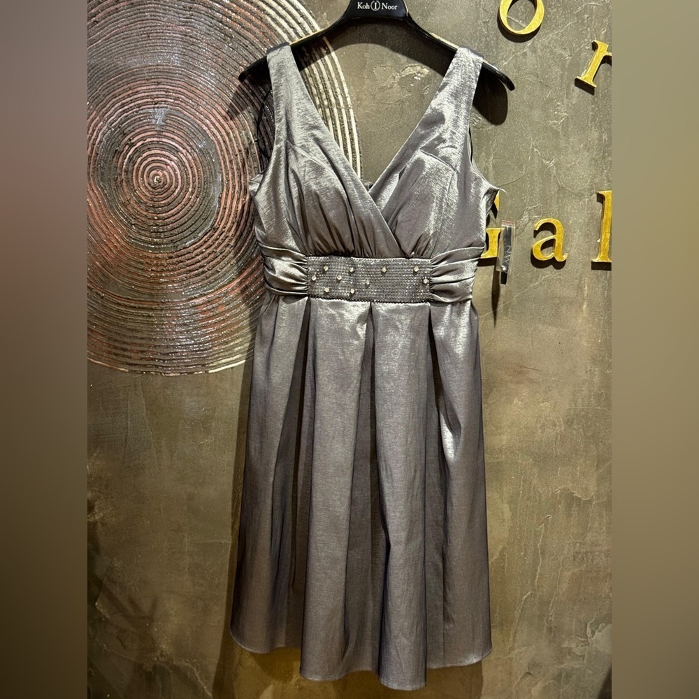Night Way Collections Metallic Silver A-line knee length Dress size 14
